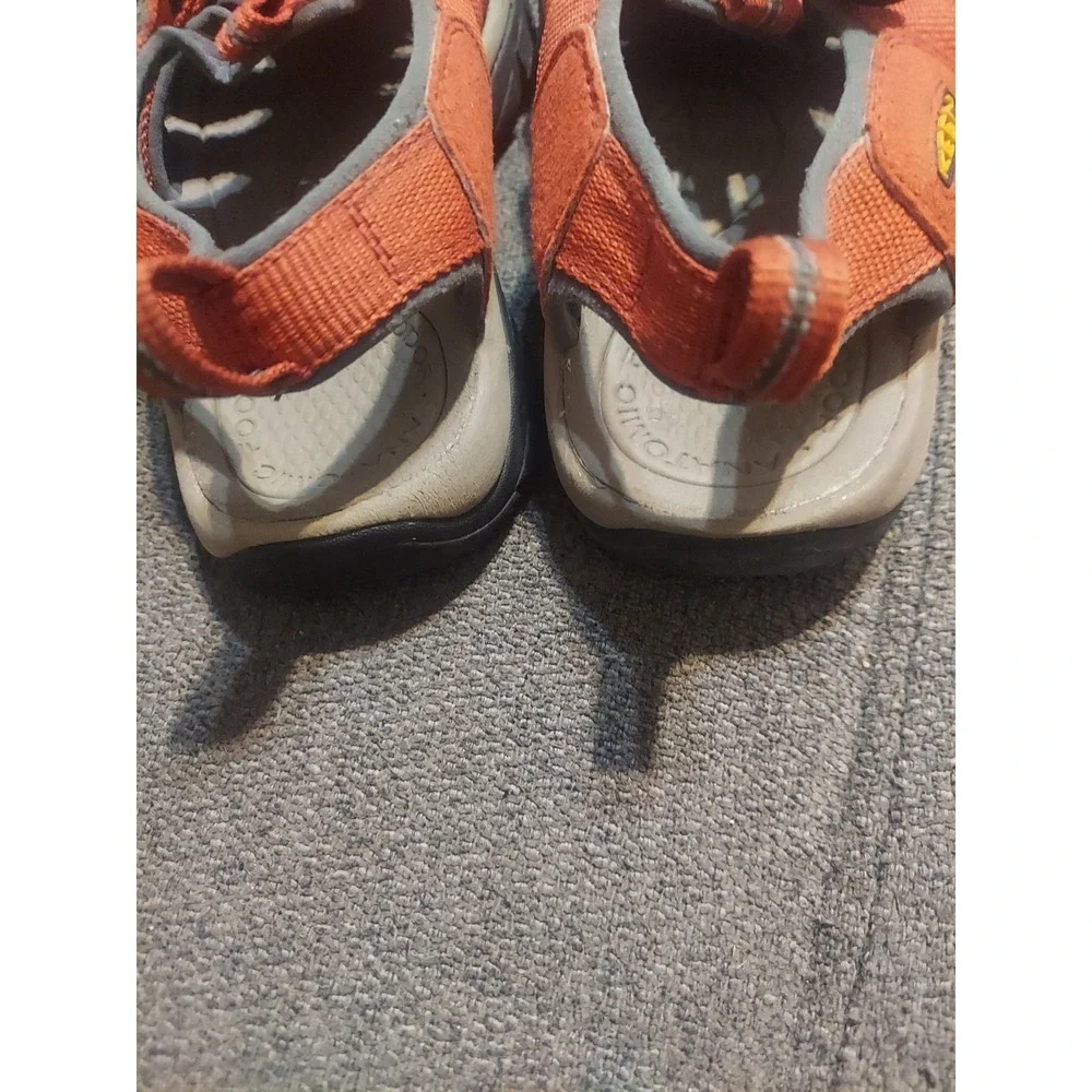KEEN Newport H2 Sandals Mens 10 Burnt Orange Closed Toe Fisherman Water Shoes